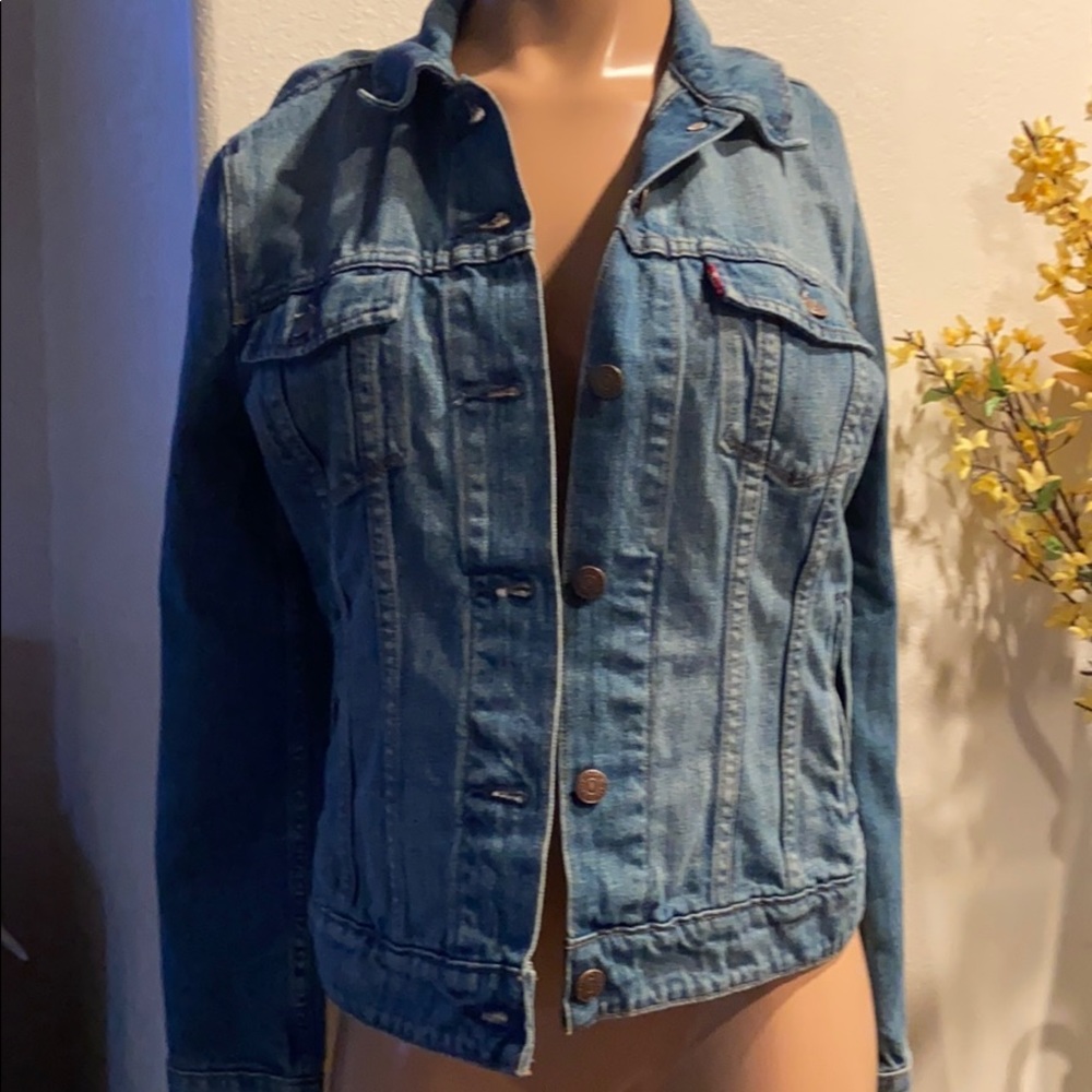 Levi’s women’s denim jacket Sz M(1)